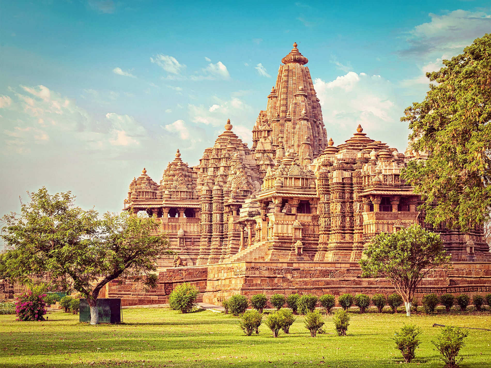 Kandariya Mahadev Temple, Madhya Pradesh, India - Heroes Of Adventure