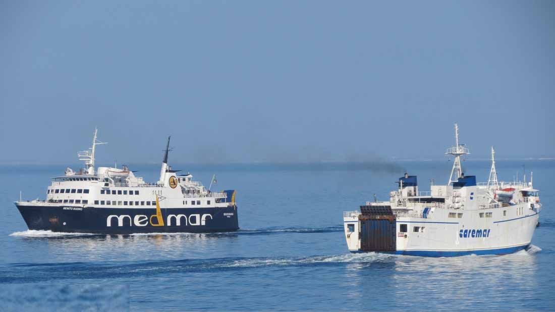 Паром италии. Departure by Hydrofoil Sorrento to Naples.