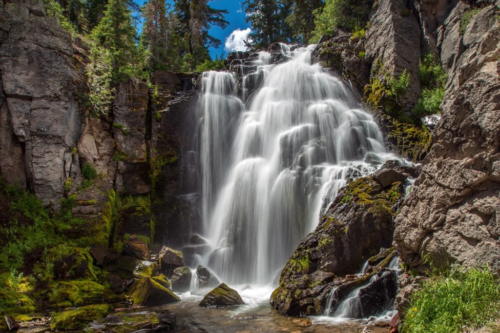Kings Creek Falls Trail, Lassen Volcanic National Park, California, USA Epic Best Hikes USA National Parks Culture & Adventure Route © Monika Newbound