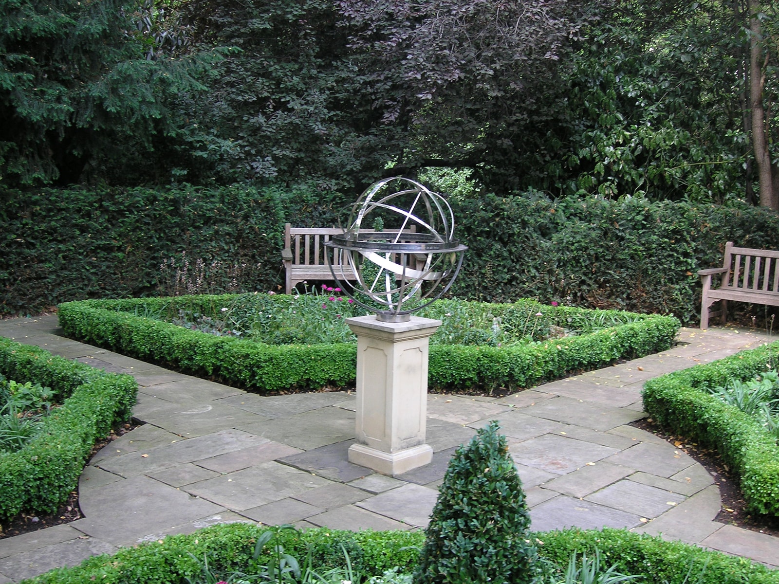 Belgrave Square Garden-min
