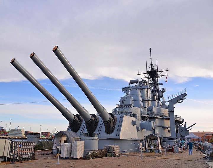 Battleship USS Iowa Museum - Heroes Of Adventure