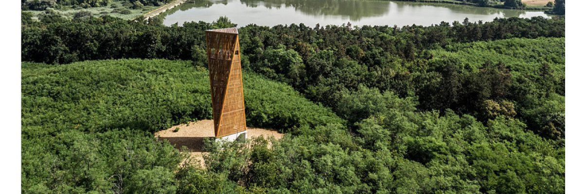 Lake Naplás lookout tower