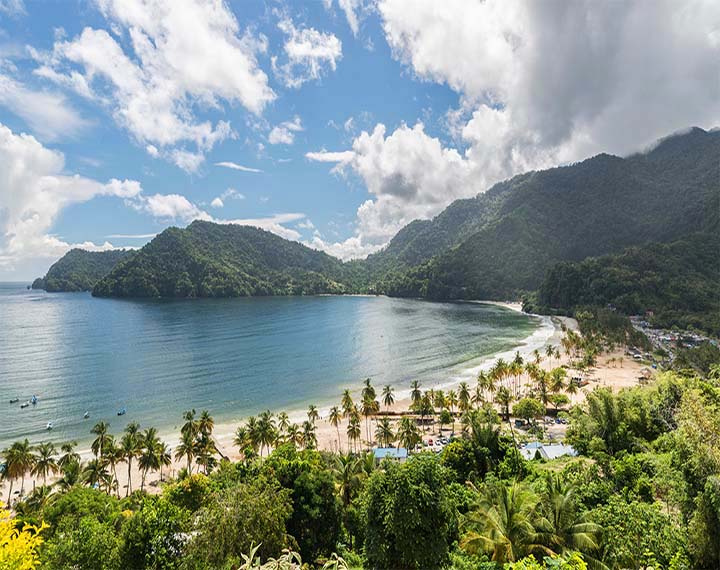 Las Cuevas Bay