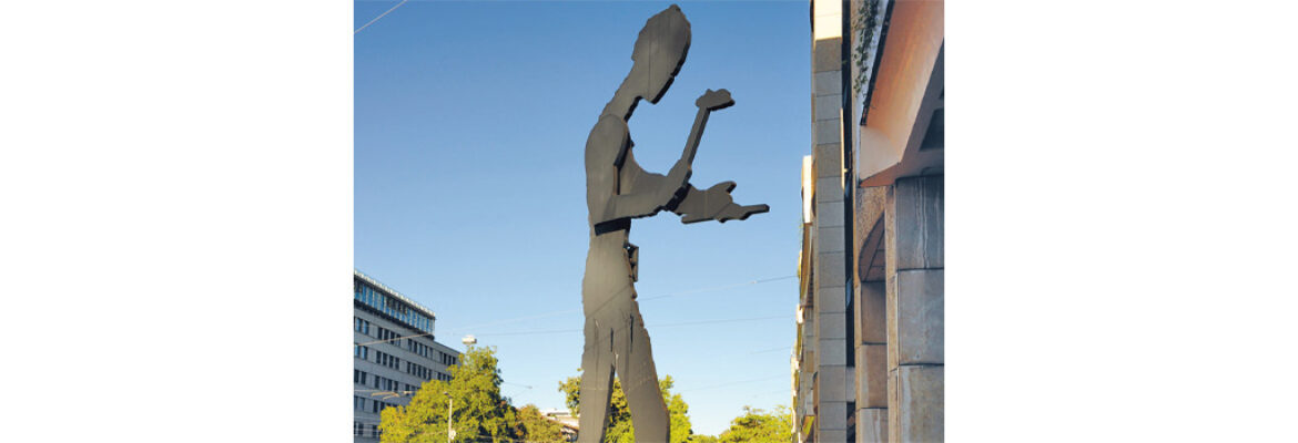 Public Art “Hammering Man”