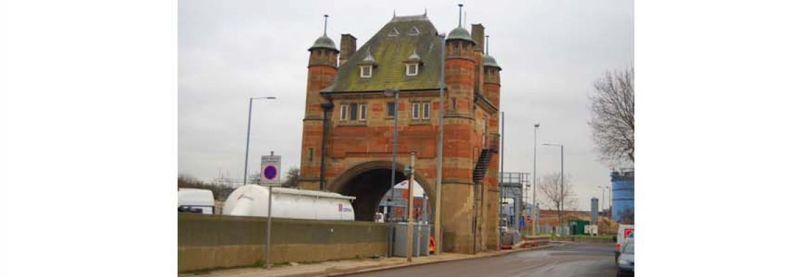Black wall tunnel