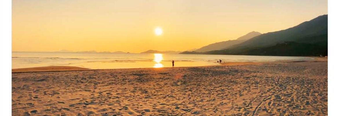 Pui O Beach, Hong Kong